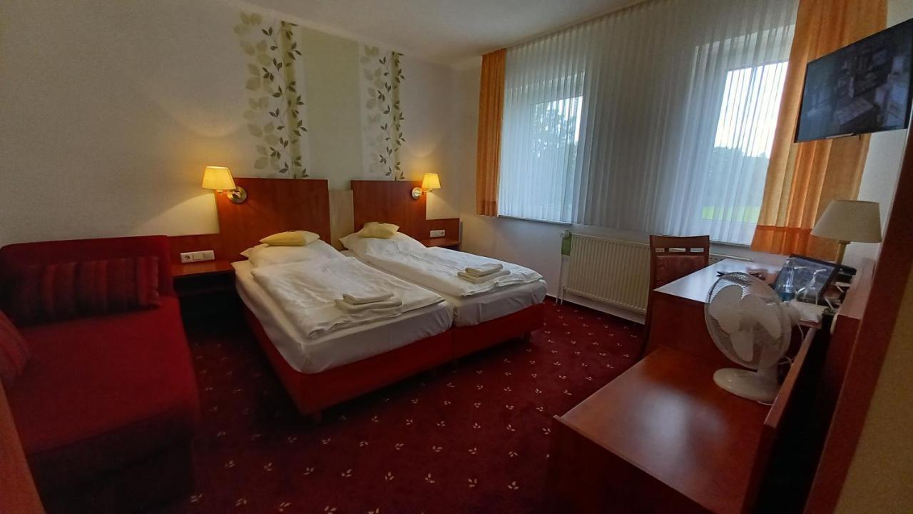 Kraeuterhotel & Restaurant Heidejaeger Mulmshorn Esterno foto
