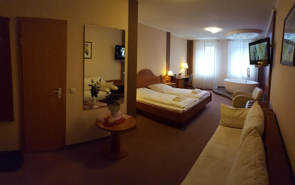 Kraeuterhotel & Restaurant Heidejaeger Mulmshorn Esterno foto