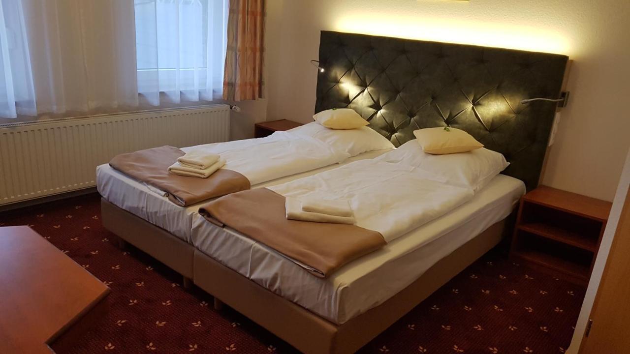 Kraeuterhotel & Restaurant Heidejaeger Mulmshorn Esterno foto